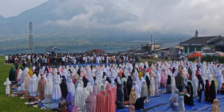 Shalat Idul Fitri di kawasan lereng Gunung Sumbing