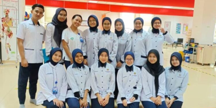 Sejumlah mahasiswa Prodi Fisioterapi UMM magang di Malaysia