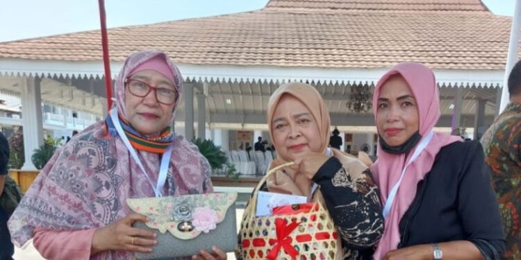 Dosen UMM ubah sari mawar jadi minuman antioksidan