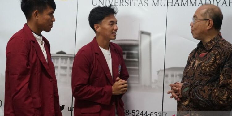 Dua pemain Persebaya dapat beasiswa kuliah di UM Surabaya