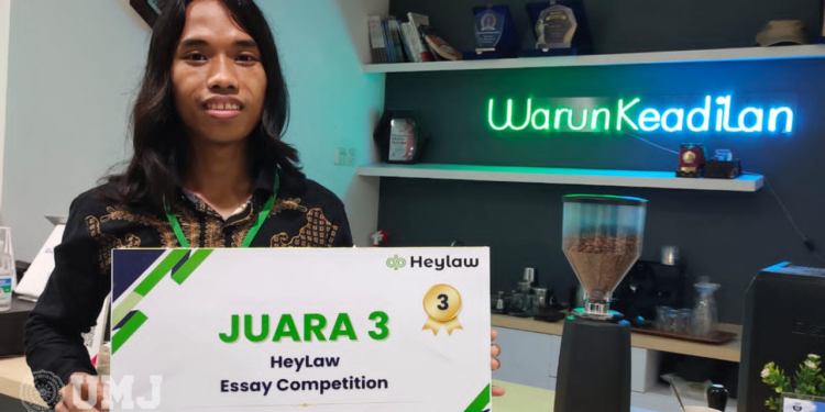Mahasiswa FH UMJ Juara Lomba Menulis Essay.