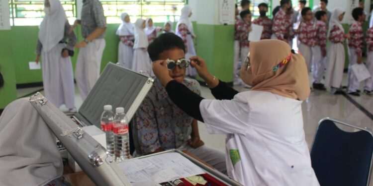 Semarak Milad dan Hari Anak, PPNA Gelar Skrining Kesehatan Mata dan Telinga untuk Murid