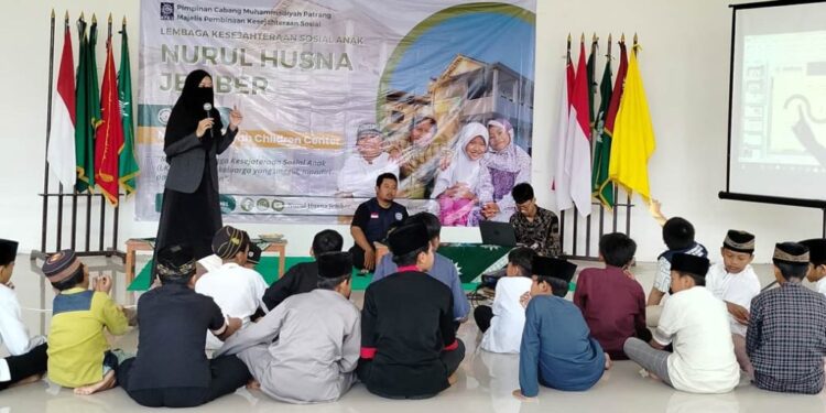Beri Mitigasi Kebencanaan untuk Anak Asuh, LKSA Nurul Husna Gandeng MDMC PDM Jember