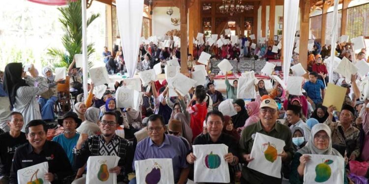 MPM Pusat Kenalkan Budaya Batik dan Makanan Halal Menyehatkan ke Kelompok Rentan