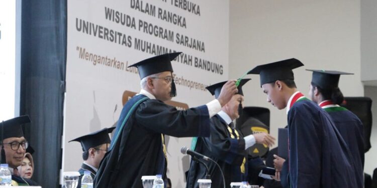 Gelar Wisuda Ke-6, UM Bandung Cetak Technopreneur Berkarakter Islami dan Menginspirasi
