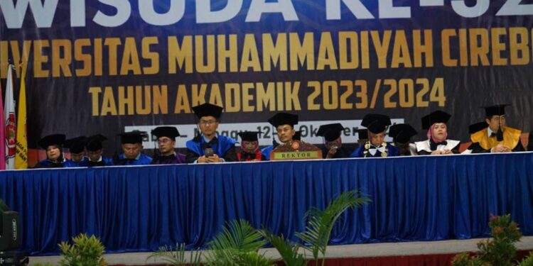Luar biasa, Ribuan Wisudawan Ikuti Wisuda ke-32 UM Cirebon di Tahun Penuh Prestasi