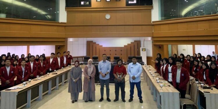 Mahasiswa UM Bandung Perkuat Pemahaman Manajemen Pelayanan Publik di Era Digital