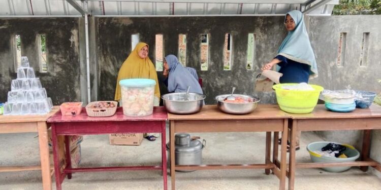 Muhammadiyah dan Aisyiyah serta BTM Masjid Mujahidin Sumber Gelar Jumat Berkah