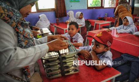 Pakar Ungkap Urgensi Susu dalam Menu MBG