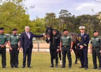 Delegasi Pussenkav TNI AD Studi Banding ke Satuan Berkuda Prancis