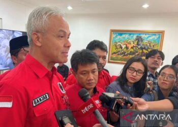 Ganjar Pranowo ogah komentari isu ijazah Jokowi yang dituding palsu