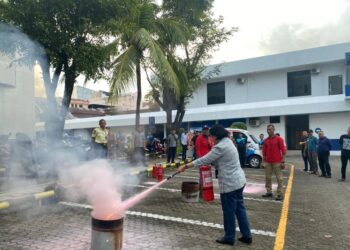 BRI Ahmad Yani-Disdamkar Makassar simulasi penanganan kebakaran