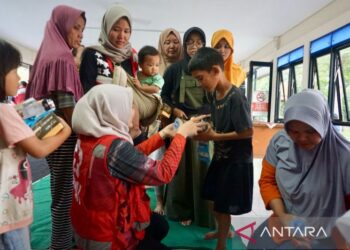 PMI Jakbar beri pelayanan kesehatan pasca banjir di Kembangan Utara