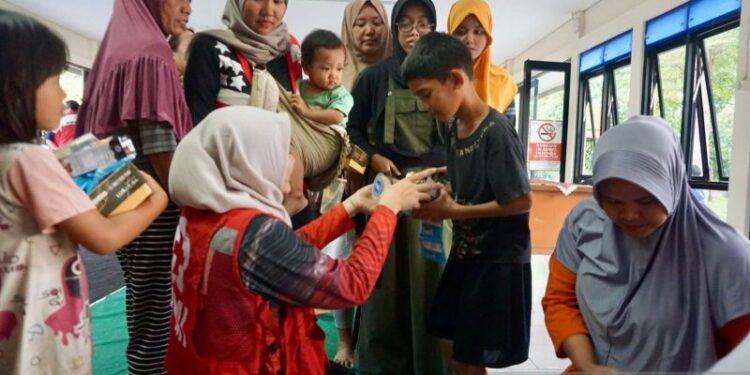 PMI Jakbar beri pelayanan kesehatan pasca banjir di Kembangan Utara