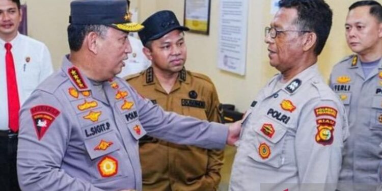 Bintara pendiri pesantren gratis di Riau dihadiahi sekolah perwira oleh Kapolri