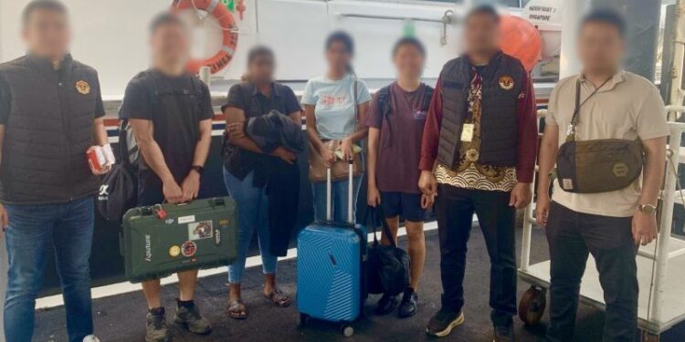Imigrasi Batam deportasi sembilan WNA menyalahgunakan izin tinggal