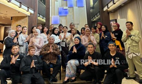 Grand Dafam Braga Bandung Tunjukkan Cinta Budaya Lewat Busana Daerah