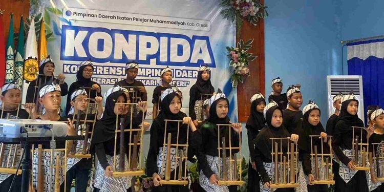 Dari Getaran Bambu ke Gema Pemikiran: IPM Gresik Wujudkan Konferensi Berbasis Budaya