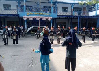 MTs Muhammadiyah 3 Ujungpangkah Rayakan Milad ke-46 dengan Pawai Ta’aruf dan Aksi Sosial