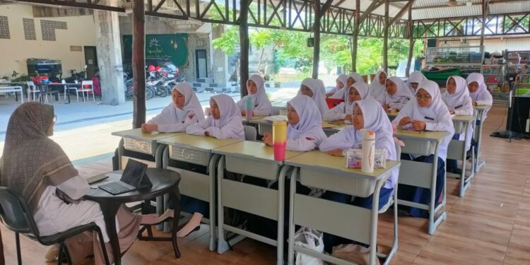 Awali Tahun Ajaran Baru, Pondok Pesantren Babussalam Socah Lakukan Inovasi Pembelajaran di Luar Kelas
