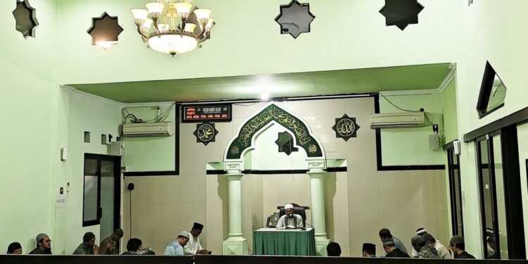 Kegiatan Dakwah “Mustashar Fil Muamalat” di Masjid Darussalam Semen Indonesia Berjalan Lancar