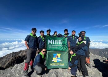 8 Siswa SMA Muhi Jogja Sukses Taklukkan Gunung Rinjani