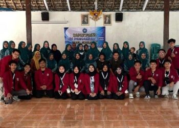 Mahasiswa KKN UM Surabaya Dorong UMKM Desa Japanan Go Digital
