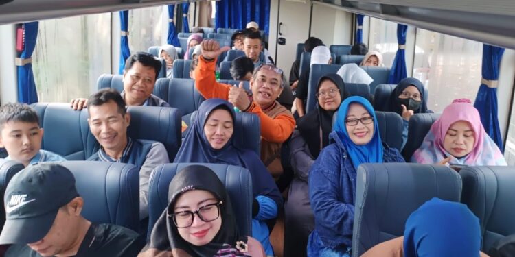 Lagu-Lagu Nostalgia Iringi Perjalanan Menuju Lokasi Family Gathering SD Musix