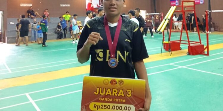 Smash Prestasi! Krisna Wahyu Taklukkan Turnamen Badminton JTampelan 2025