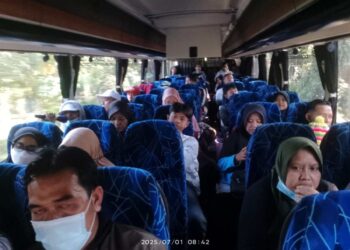 Merajut Kebersamaan di Family Gathering, Ada Kehebohan di bus 5 MadtsaMutu Pondok Modern Paciran