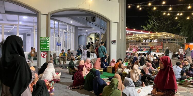 Kemeriahan Kemadjoean Café: Ribuan Porsi Makanan Gratis di Masjid Ar Royyan Muhammadiyah Buduran