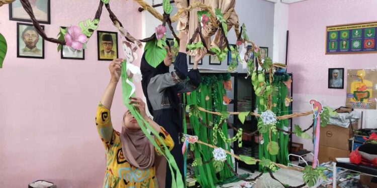 Sampai Bergelantungan, SD Muhammadiyah 1 Driyorejo Persiapan MPLS Sambut Tahun Ajaran Baru