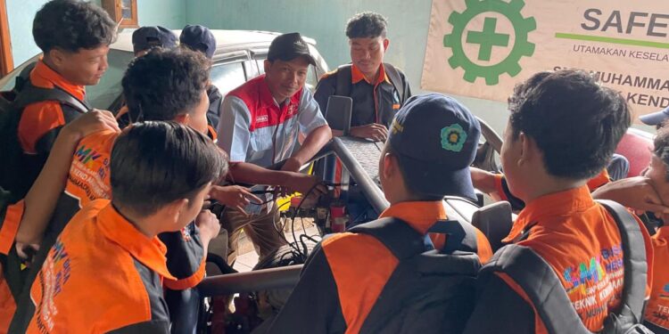 Bekal Etika Kerja dan Disiplin: Siswa Kelas 12 TKR Siap Hadapi Dunia Industri