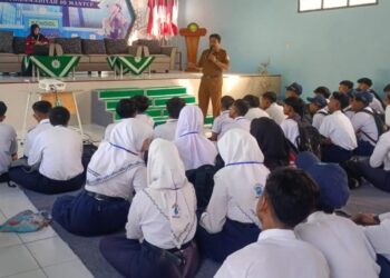 SMK Muhammadiyah 10 Mantup Hadirkan Puskesmas Mantup Bahas Kesehatan Mental dan Bahaya Pergaulan Bebas