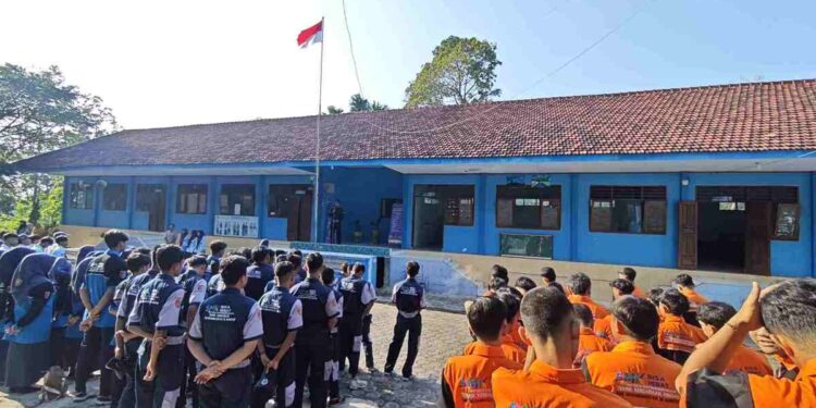 Semangat Baru di SMK Muhammadiyah 10 Mantup: Apel Pagi dan Pemberangkatan Siswa PKL