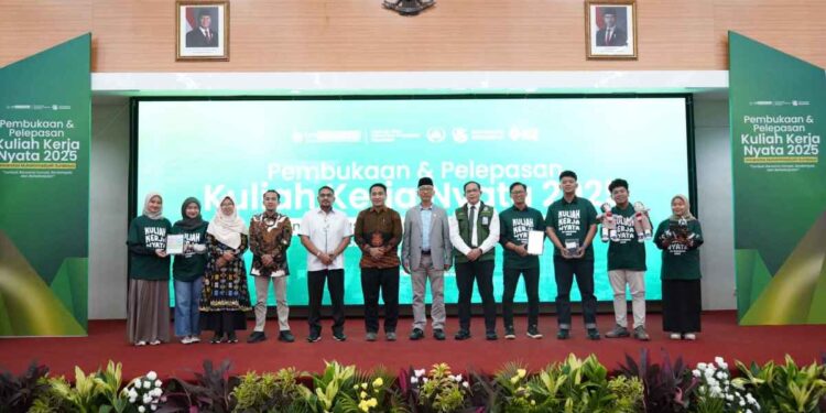 UM Surabaya Kirim 1.133 Mahasiswa KKN ke 11 Lokasi, Fokuskan Hilirisasi Inovasi ke Masyarakat Desa