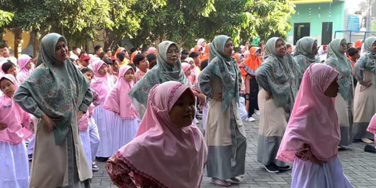 SD Muwri Gresik Adakan Pagi Ceria dalam Rangka HAN 2025