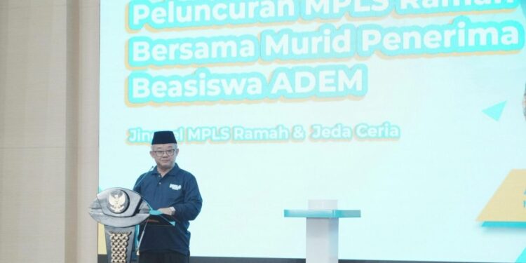 Mendikdasmen Ajak Peserta ADEM 2025 Menjadi Generasi Indonesia yang Hebat dan Jangan Pernah Berhenti Meraih Mimpi