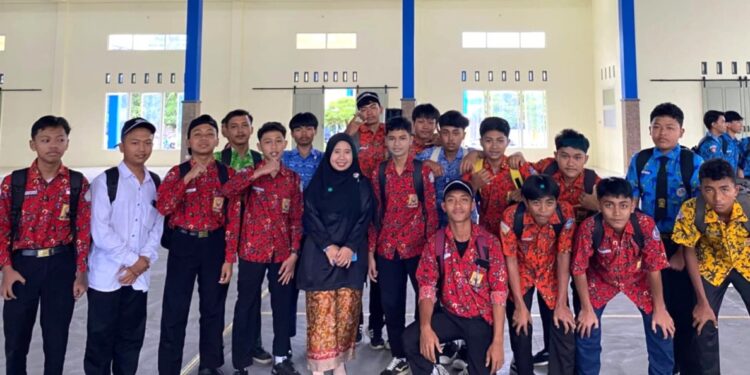 Suasana Kekeluargaan Selimuti MPLS Ramah dan Fortasi SMK Muda Genteng