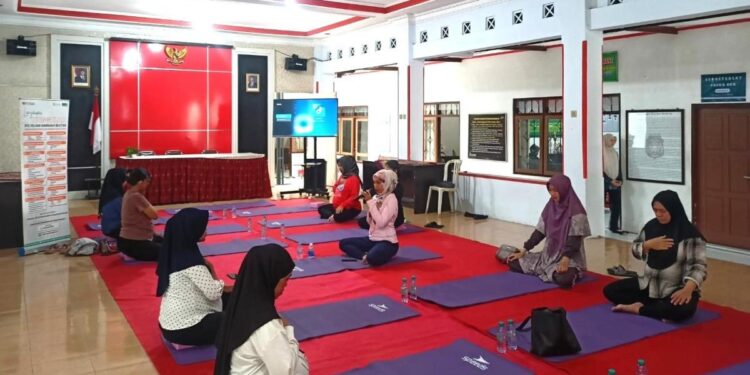 RS Islam Aminah Blitar Gelar Roadshow Yoga untuk Ibu Hamil di Plosokerep