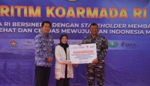 Bakti Sosial Salurkan Kacamata dan Rendangmu, Koarmada AL dan BKKBN Gandeng Lazismu