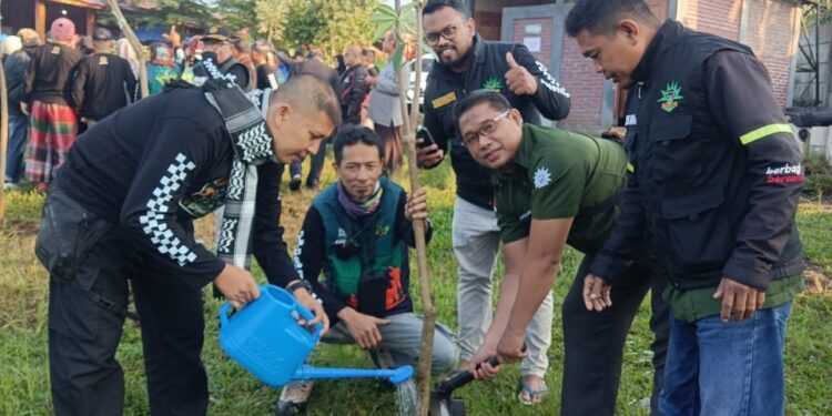 Hijaukan Bumi Perkemahan, BikersMu Korwil Jatim Tanam 100 Pohon Sukun di Glagah Arum Lumajang