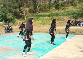 Tim Voli Putri SMK Muhammadiyah 10 Mantup Tampil Percaya Diri di Ajang Lomba Sambut HUT ke-80 RI