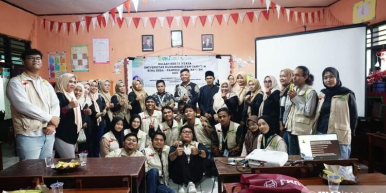 Mahasiswa KKN UMJ Gelar Seminar Hukum di Desa Saruni