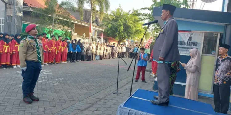 Jadi Pembina Upacara HUT RI, Ketua PCM Krembangan Paparkan Empat Ciri Orang Bersyukur