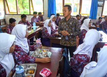 Wamen Fajar: Program Makan Bergizi Gratis Bangun Karakter Positif dan Tingkatkan Motivasi Belajar Siswa