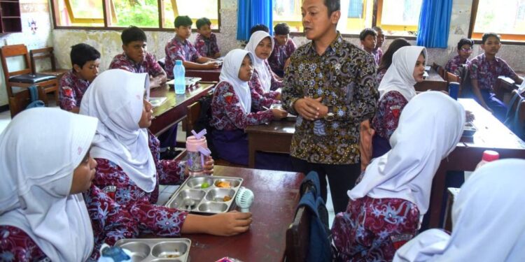 Wamen Fajar: Program Makan Bergizi Gratis Bangun Karakter Positif dan Tingkatkan Motivasi Belajar Siswa