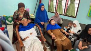 Edukasi dan Pelatihan Hands-On Perawatan Wajah Mandiri: Tim PKPM UMSU Kembangkan Rumah Sehat Aisyiyah Medan Kota