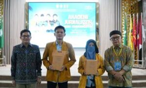 Muhammad Arifin  Apresiasi Dua Penulis Berita Terbaik